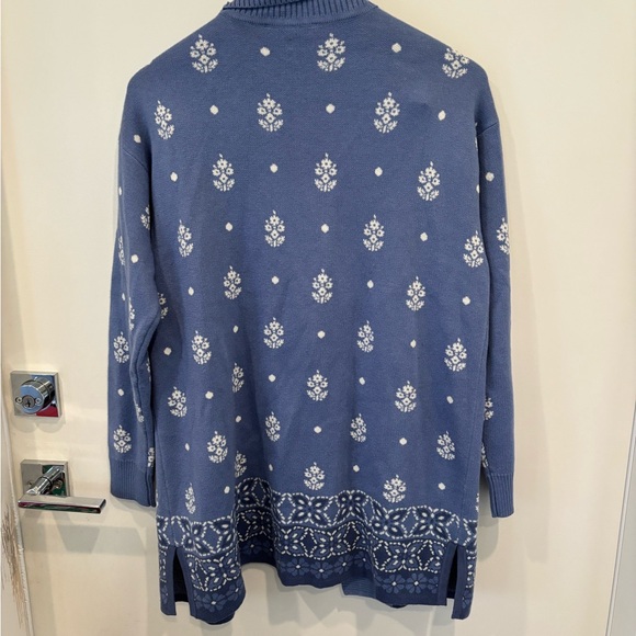 Isaac Mizrahi Blue and White Patterned Cardigan - Picture 3 of 3